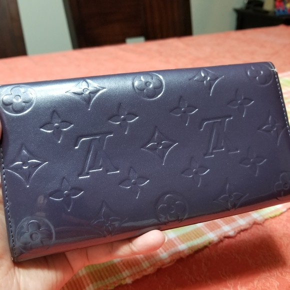 Authentic LV Vernis Sarah Long Wallet - Picture 3 of 17